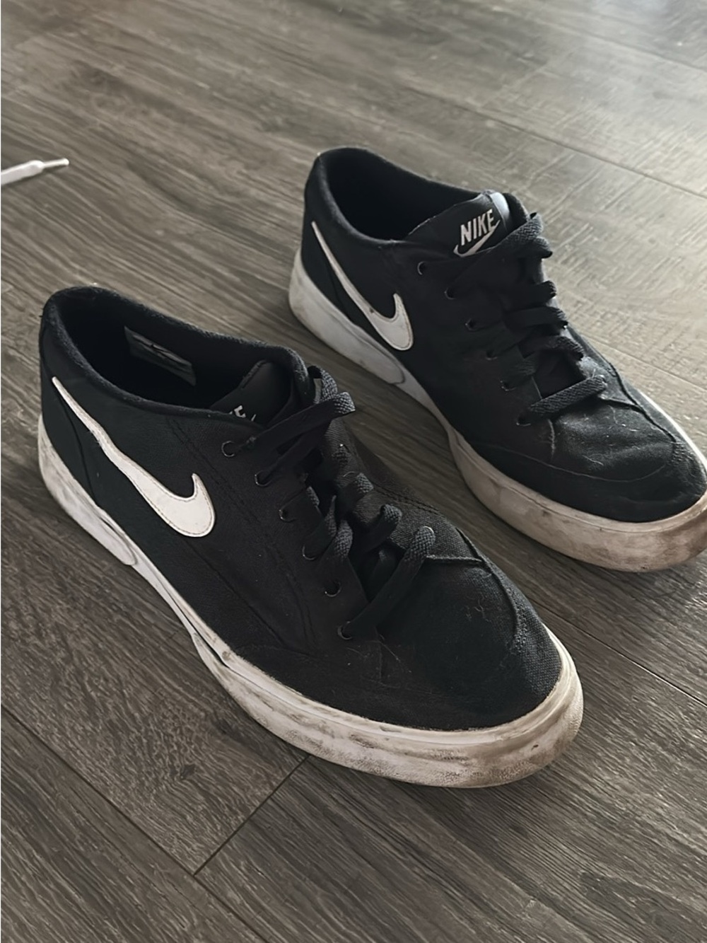 Nike Black and White Men's Low-Top Sneakers